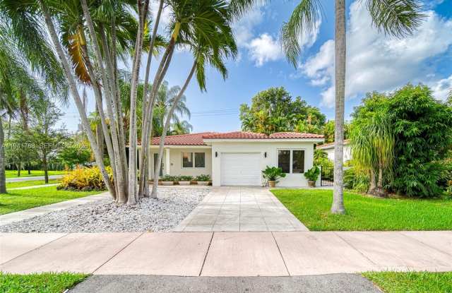 104 Santander Ave photos photos