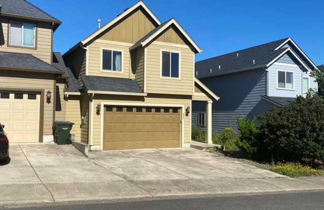AVAILABLE SOON! 4bd/2.5ba Pet Friendly  Spacious Home in West Salem! Section 8 Welcomed! - 841 Crouchen Street Northwest, Salem, OR 97304