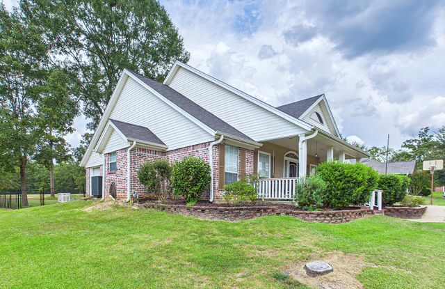 1014 Redbud Gallery 3