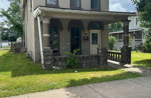 4 bed 1.5 bath home located at 255 E. Main St. Newark, Ohio Gallery 1