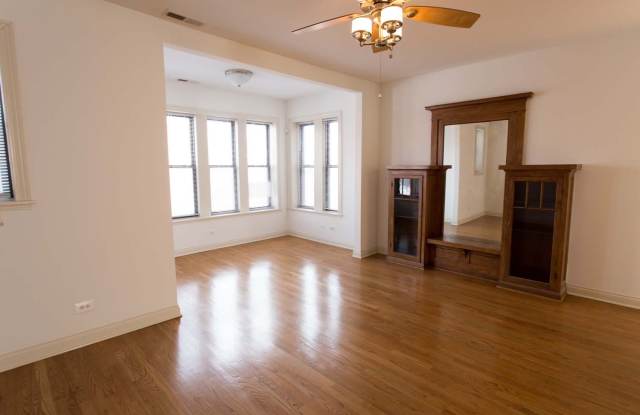 5401-5409 S. Cottage Grove Avenue Gallery 3