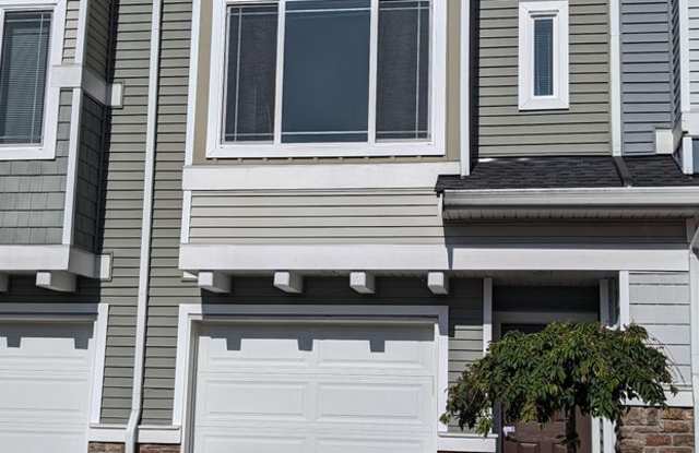 North Lynnwood Spacious Townhome with 2 car garage photos photos North Lynnwood Spacious Townhome with 2 car garage photos photos