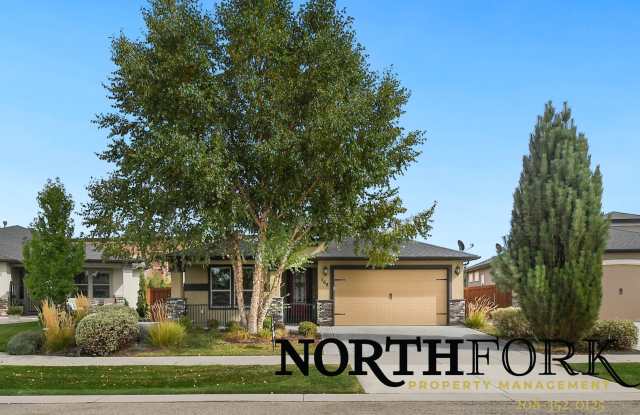 Desirable Star Home Coupled with Convenience - 168 South Tresa Avenue, Star, ID 83669