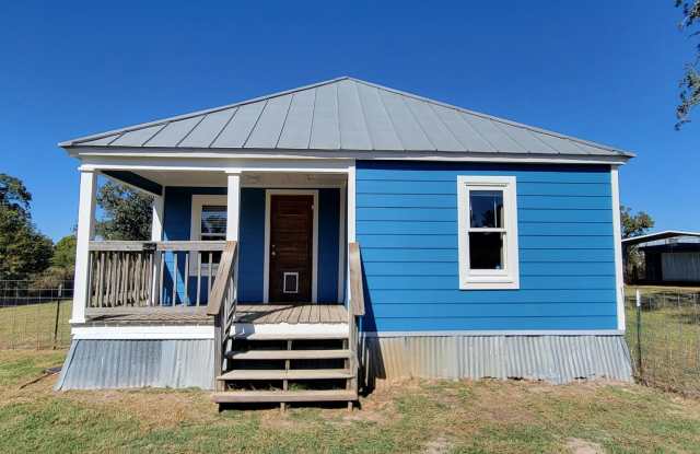 2/1 Farmhouse in Smithville TX photos photos