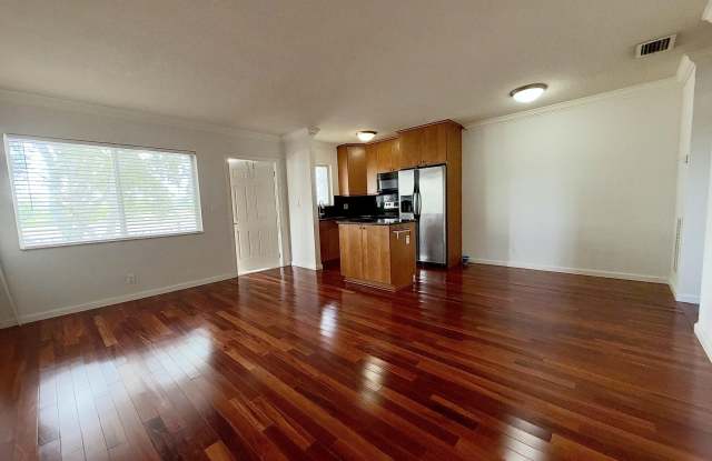 1353 HOLLY HEIGHTS Drive Gallery 4