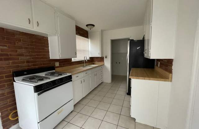 Two Bedroom One Bathroom Home in Hemet! - 1122 East Campus Way, Hemet, CA 92543
