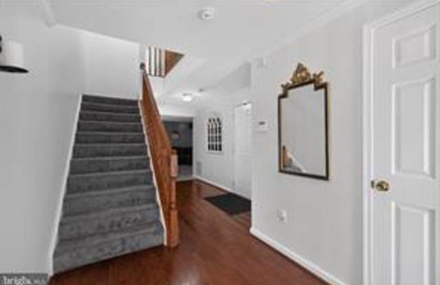 NESTLED IN TEH CHARMING GOSHEN ESTATES WITH SINGLE FAMILY HOME Gallery 4