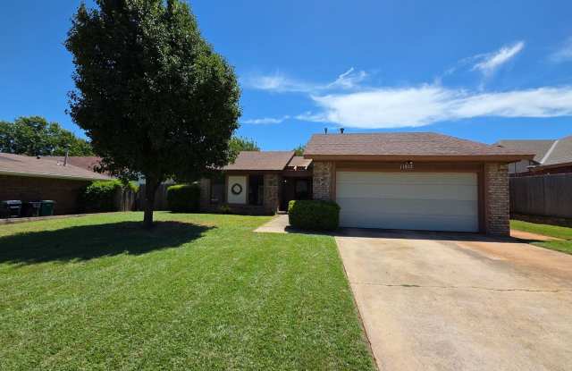Great 3 Bedroom Home in Yukon!  $1450! photos photos