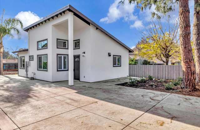 NEWER 2 BED, 1 BATH HOME WITH HUGE YARD AND ENCLOSED DRIVEWAY photos photos