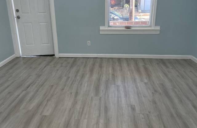 Spacious 3-Bedroom Home with Updated Kitchen & Large Backyard Gallery 3