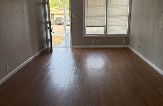 1535 Lazy Lane - A Gallery 3