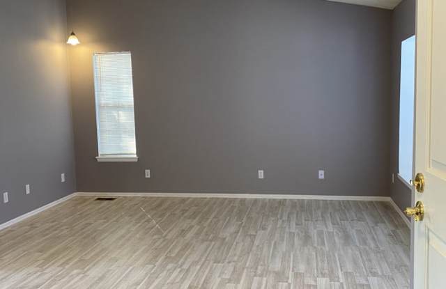 670 Larkwood Place Gallery 2