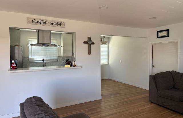 Beautifully Refurbished 2 Bedroom, 1 Bath Apartment - 947 Carson Street, Barstow, CA 92311