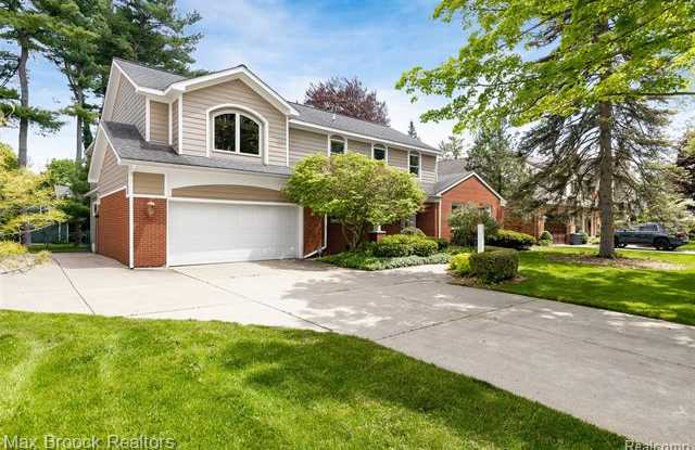 307 WESTCHESTER Way - 307 Westchester Way, Birmingham, MI 48009