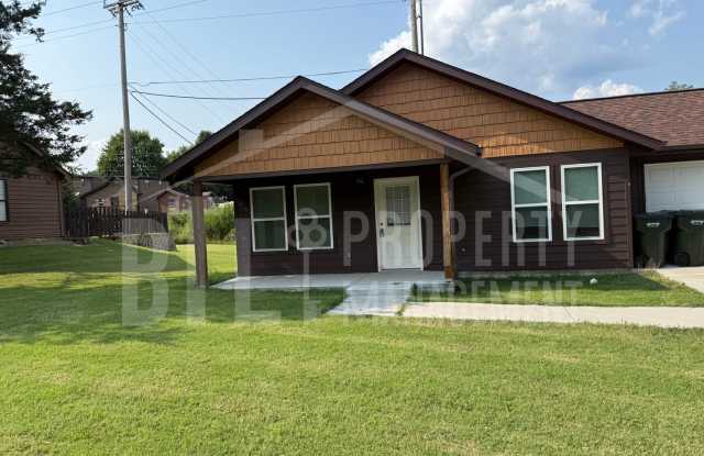 Beautiful 3 Bedroom Home with Fenced Yard in Hollister photos photos