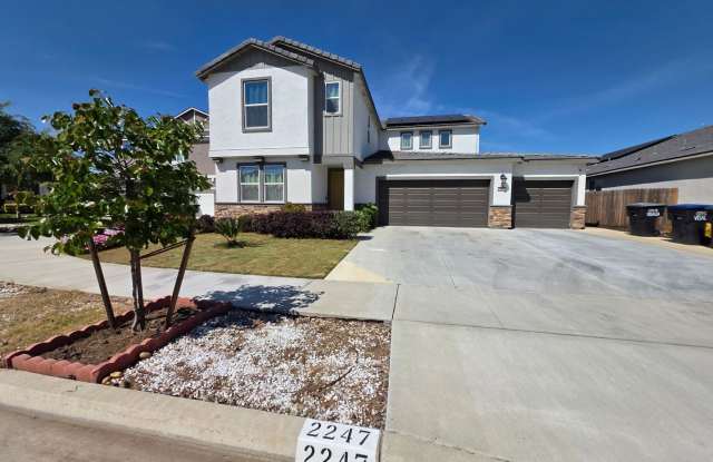 Newer 5 Bedroom 4.5 Bathroom in SE Visalia!! Coming soon!! photos photos