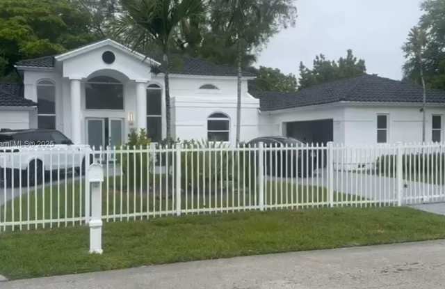 18420 SW 77th Ct photos photos