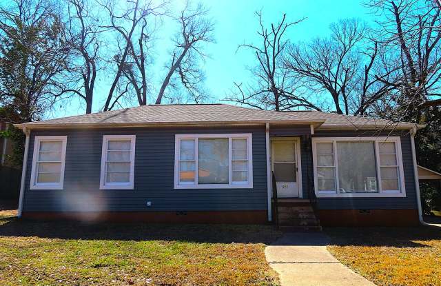 Charming 2 Bedroom, 1 Bath House w/Garage! photos photos