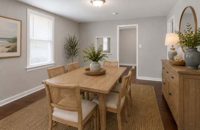 Large Unfurnished 4BR/2BA Home Walking Distance to Daffin Park Gallery 4