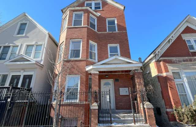 2442 N Ashland Avenue unit: 2 photos photos