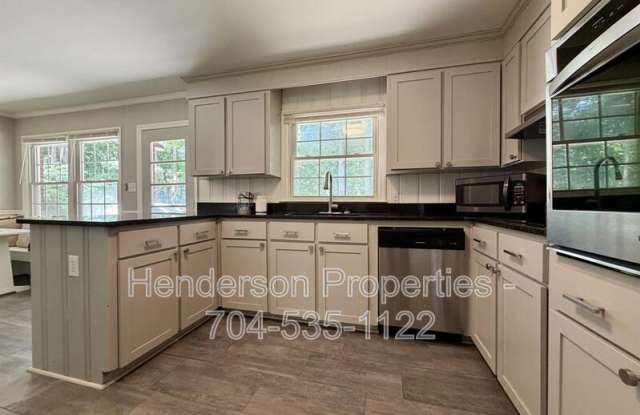 6801 Woodland Cr Gallery 2
