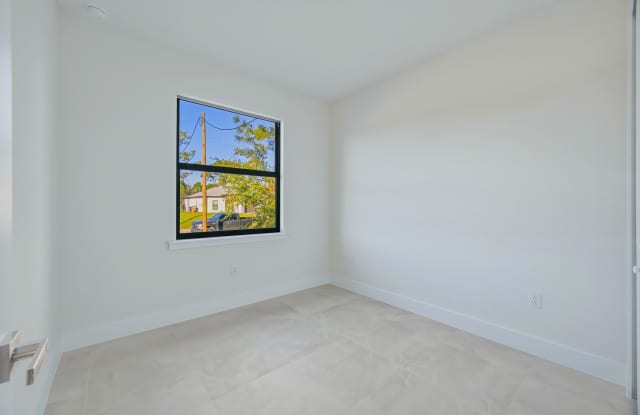 128 Jenna Ave S Gallery 4