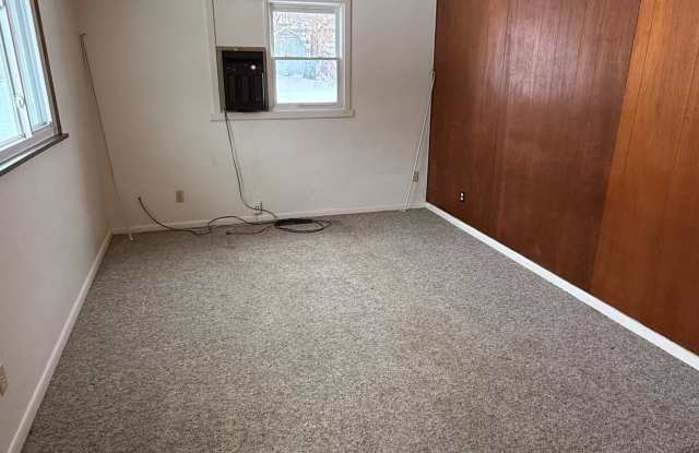 17 27th Street Northwest - 2 photos photos