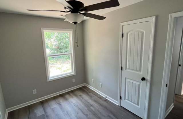 Single Family Home - Available and Move-In Ready! Gallery 3