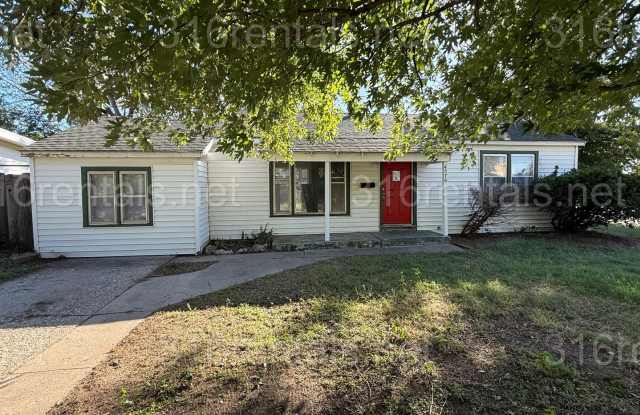 $1100 - 3 bedroom / 1 bathroom - Single Family Home - 4576 South Handley Avenue, Wichita, KS 67217