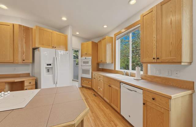 Beautiful East Boulder Home with Flatirons Views | Quiet Cul-de-Sac Living Gallery 4