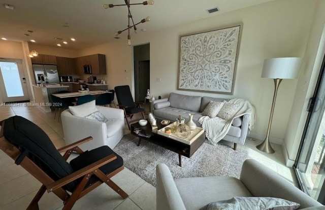 8363 NW 41st St photos photos