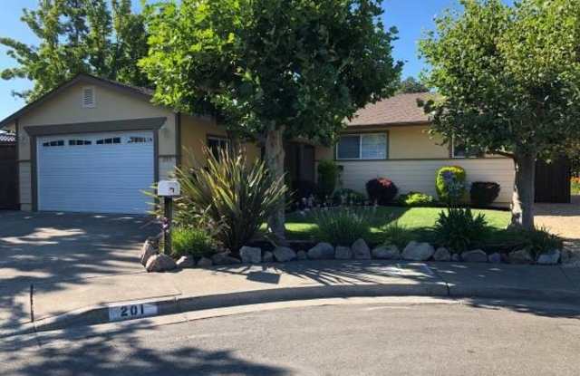 **Welcome Home!!** - 201 Fuchsia Way, Healdsburg, CA 95448