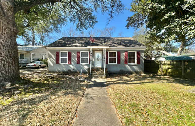 Charming 3 Bedroom 2 Bath Home in Tyler’s Azalea District! photos photos Charming 3 Bedroom 2 Bath Home in Tyler’s Azalea District! photos photos