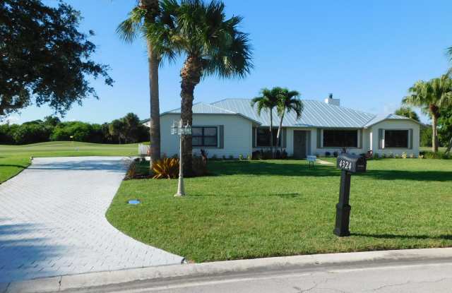 4324 GATOR TRACE Circle Gallery 2