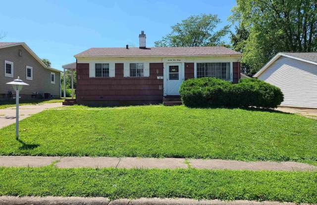 Cozy Three-Bedroom Bungalow in Davenport! photos photos