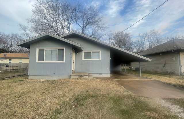 -Check out this cozy 2 bedroom 1 bathroom at a great price . photos photos