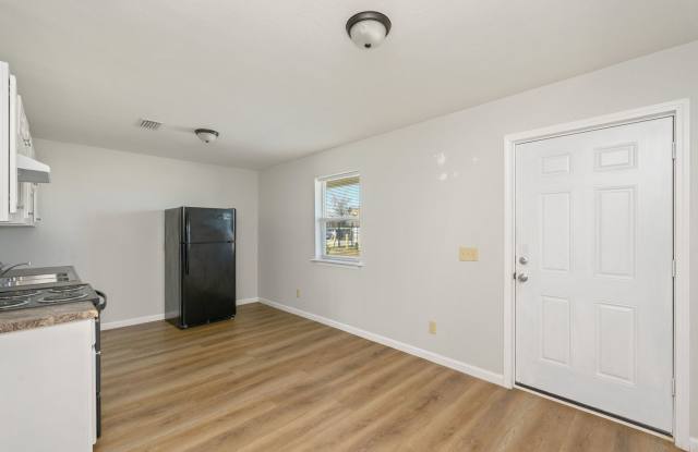 2234 17th St E - 2234 East 17th Street, Cedar Grove, FL 32405