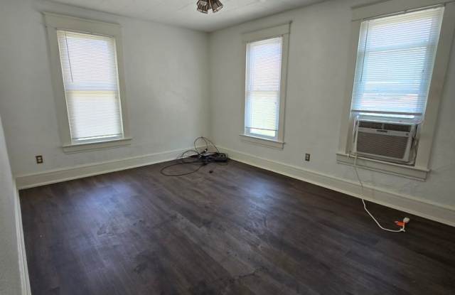 Spacious 3BD/1BA photos photos