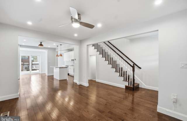 1118 CHICAGO Street SE Gallery 3