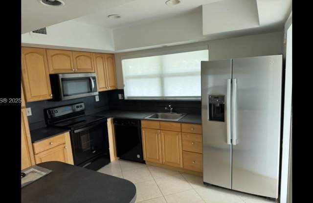 1403 SE 8th Ct Gallery 2
