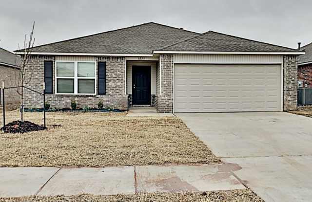 Very Nice 3 Bedroom 2 Bath Home in Yukon Schools photos photos