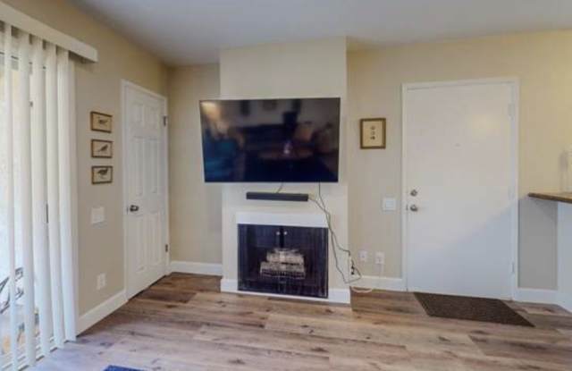 2859 S Fairview St Unit C Gallery 4