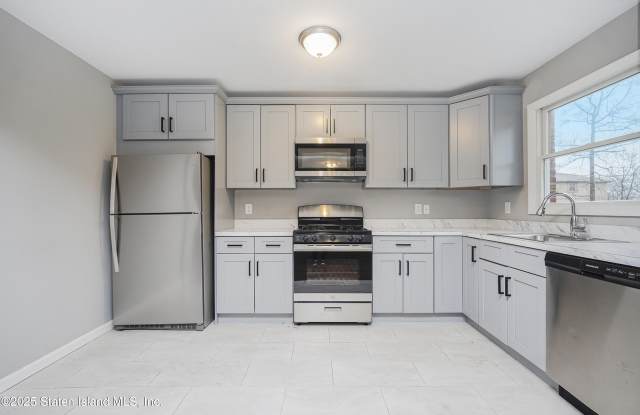 230 Woods Of Arden Rd photos photos