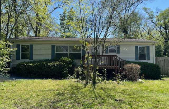 Nice three bedroom two bath modular home in heart of Madison on large lot with privacy fence photos photos