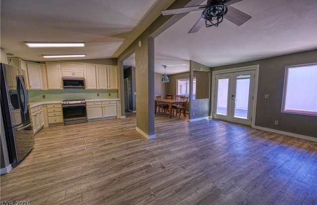 5581 Wheatfield Drive Gallery 2
