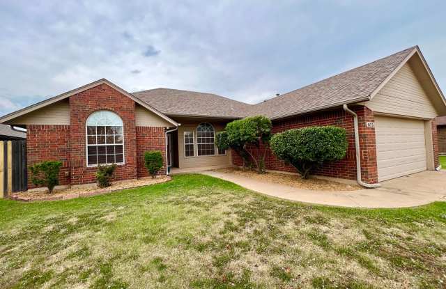 Available Now!  Charming Home in East Moore Gallery 1