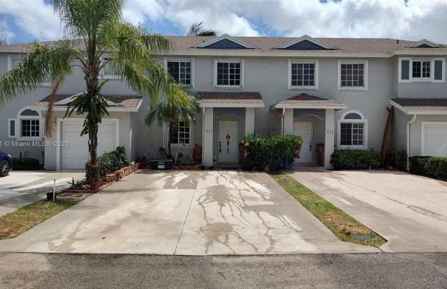 4714 SW 13th Ct photos photos