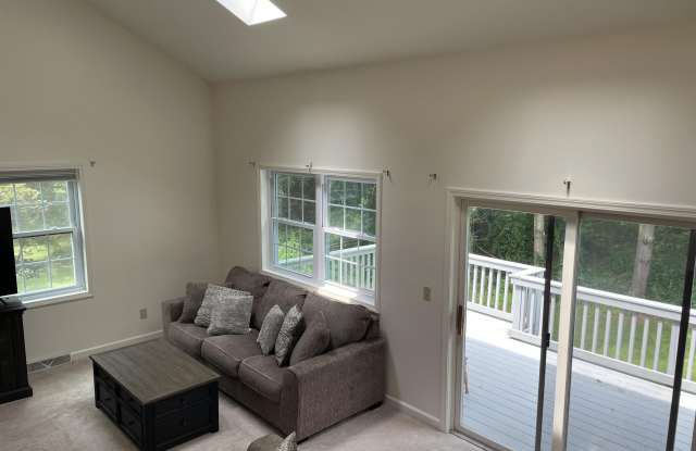 7318 Vic Court Gallery 3