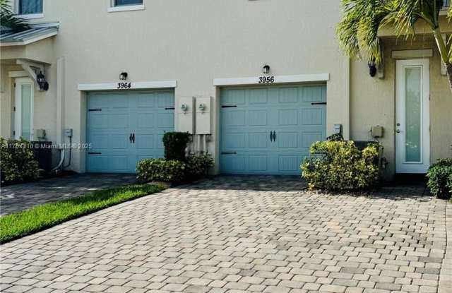 3956 Poinciana Ln photos photos