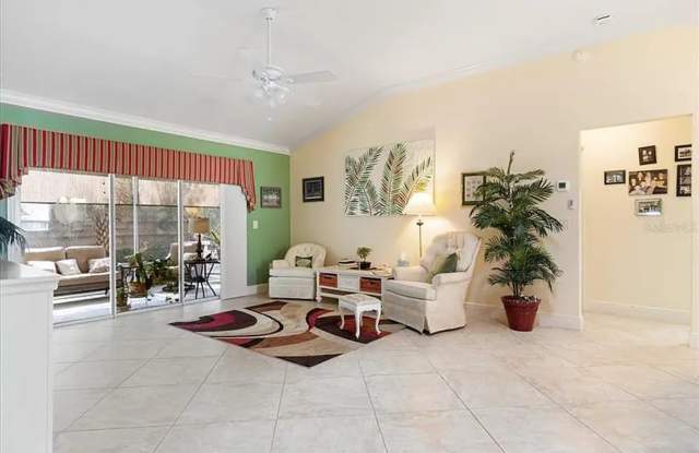 Charming 3 bed 2 bath with great location! Gallery 4